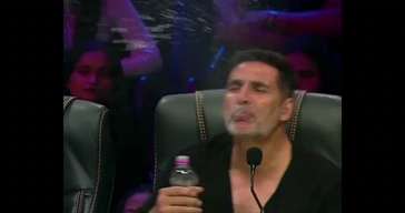 Akshay Kumar Accidentally Laughing