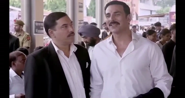 Akshay Kumar Ye Kise Pakad Laya Tu