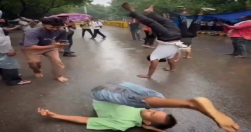 Bakchod Yoga At Cjp Protest Video