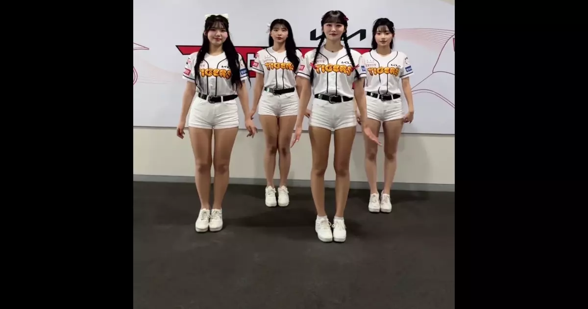 Cheerleaders Pikki Pikki Dance Meme Download Video