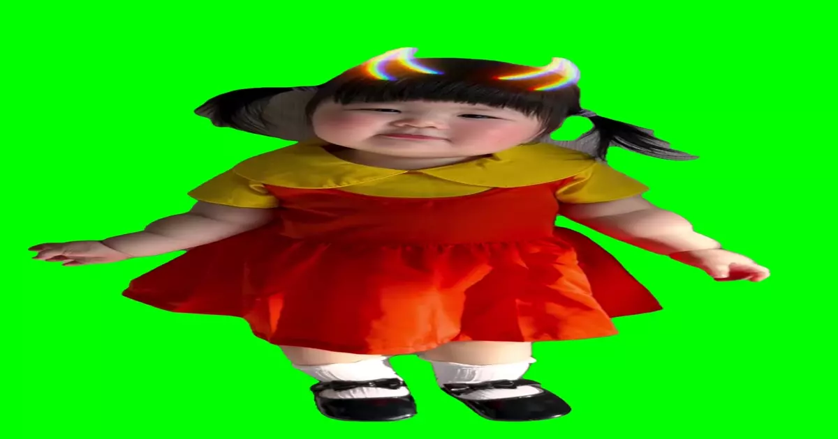 Girl Dressed As Doll In Squid Game Green Light Red Light Meme Download Video