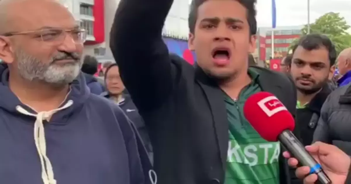 O Bhai Maro Mujhe Maro Meme Download Video