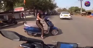 Papa Ki Pari Nikli Scooty Lekar Full Viral In High Quality Meme Video