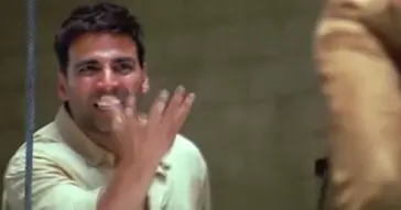 Shakal Dekho Kitni Bholi Hai Akshay Kumar Video
