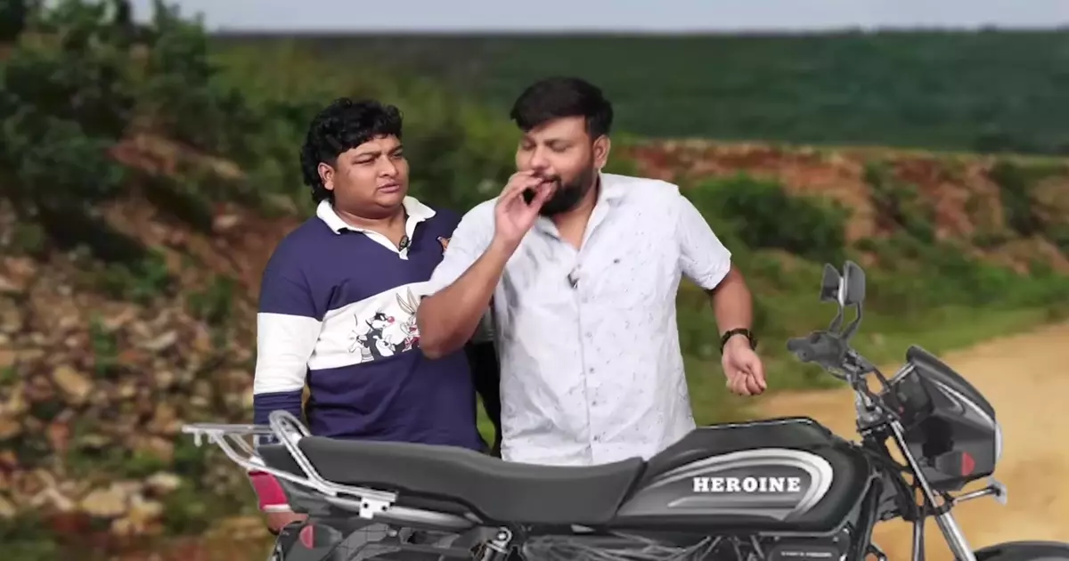 Yarukavidama Yathanum Meme Download Video