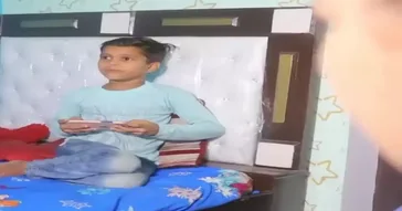 Ye Buddha Mere Beech Mein Bahut Bolta Hai Meme Video